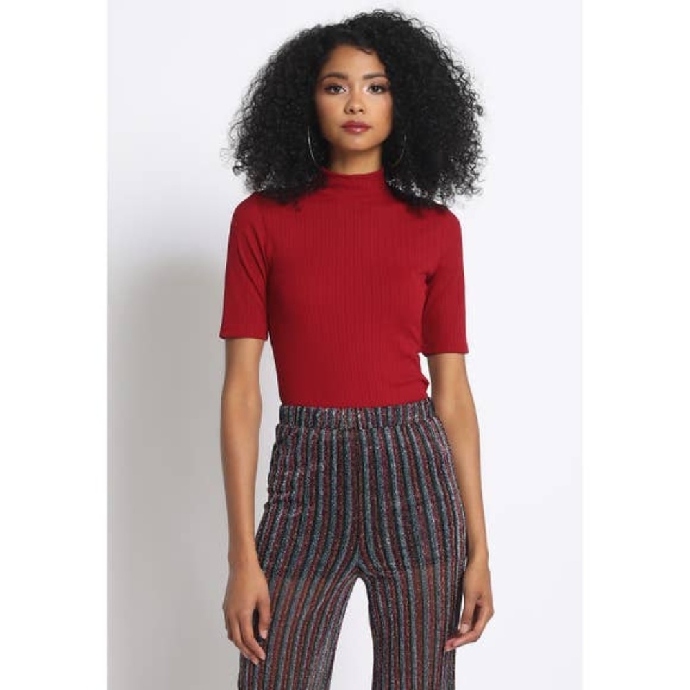 RIBBED MOCK NECK TOP